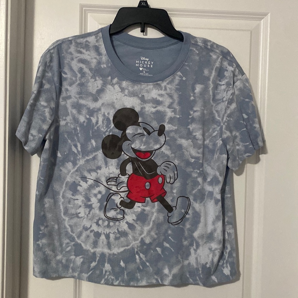 Disney NWOT Size L Mickey Mouse Crop Tee
